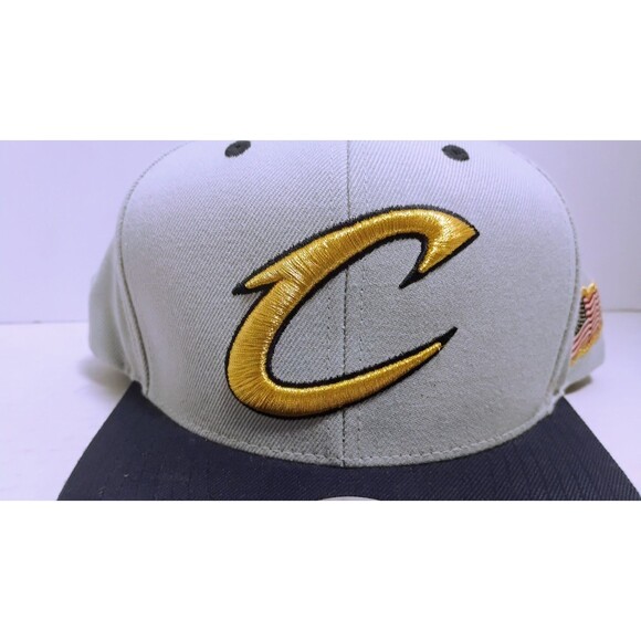MITCHELL & NESS ADJUSTABLE FIT SNAPBACK CLEVELAND CAVALIERS GOLD USA CAP HAT NEW - Picture 2 of 9